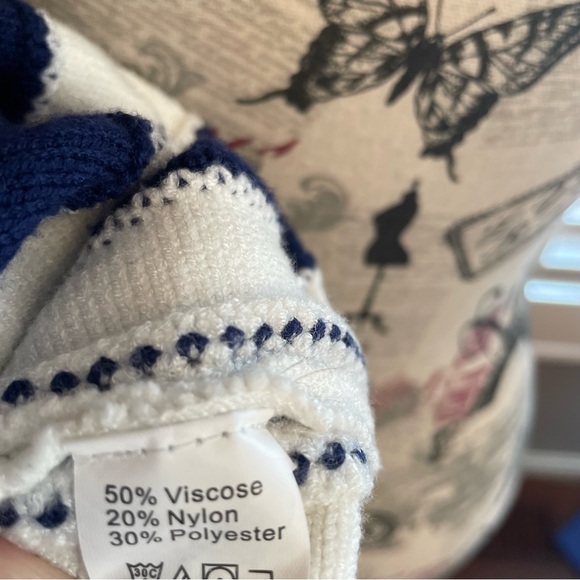 Elegant Striped V-Neck Sweater - Picture 5 of 5